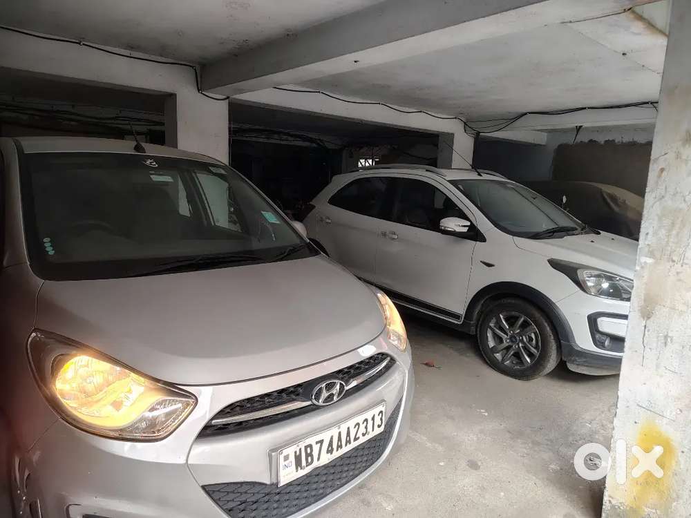 Selling The Hyundai Car I10 Make 2013.  Registration No. Wb 74aa 2313.