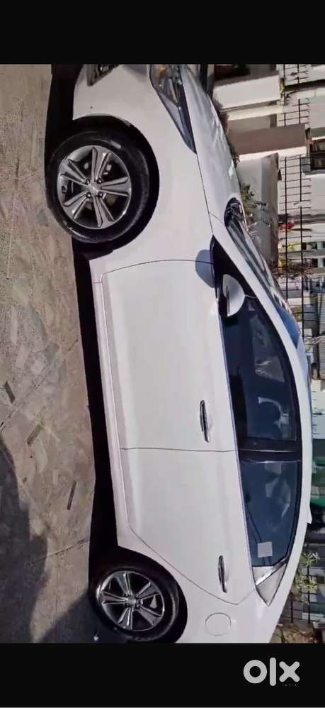Hyundai Verna Crdi Sx Optional Top Model Sunroof