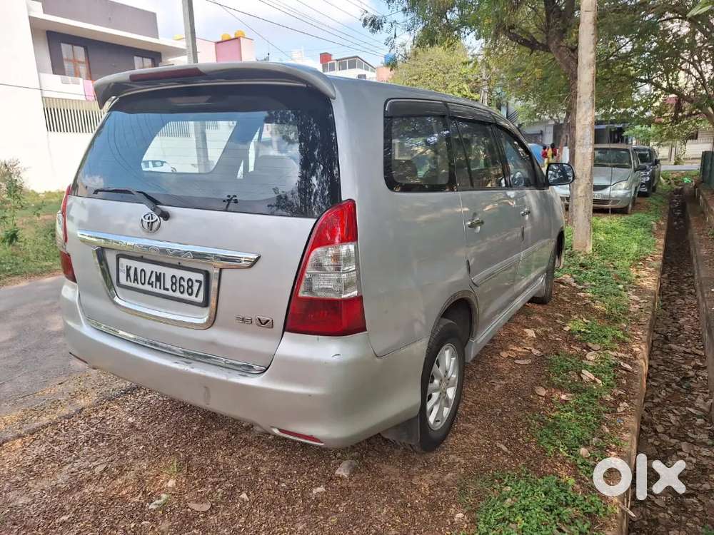 Toyota Innova 2013 Diesel 130000 Km Driven