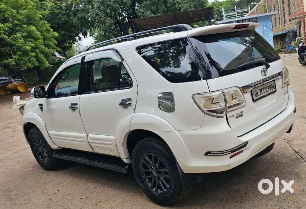 Toyota Fortuner Diesel 2015 4x2 Mt Luxurious Condition