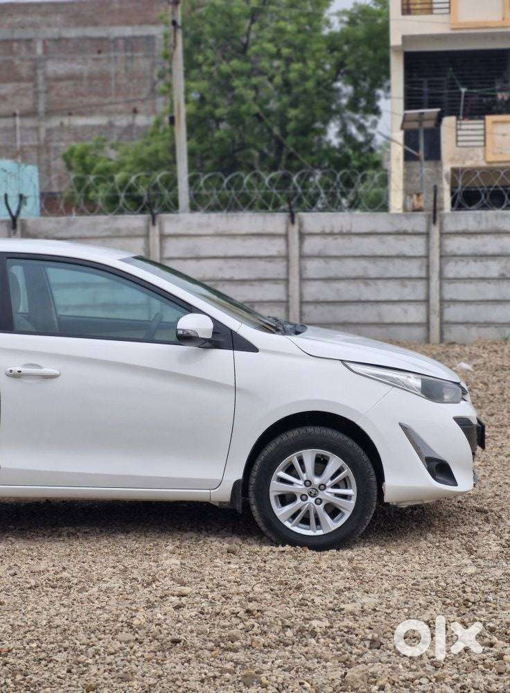 Toyota Yaris V Cvt, 2018, Petrol