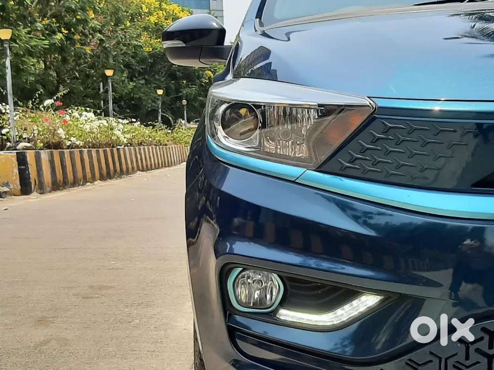 Lux Varient With Auto Headlight And Rain Sensing Wipers