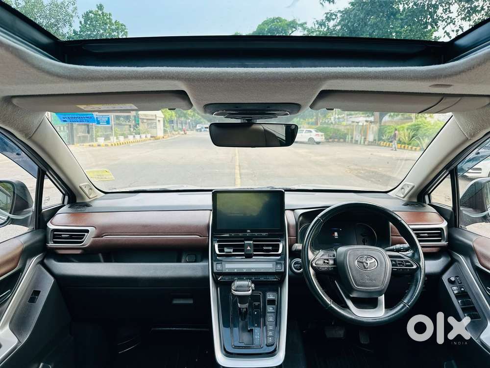 Toyota Innova Hycross 2.0 Zx Hybrid 7 Str, 2023, Petrol