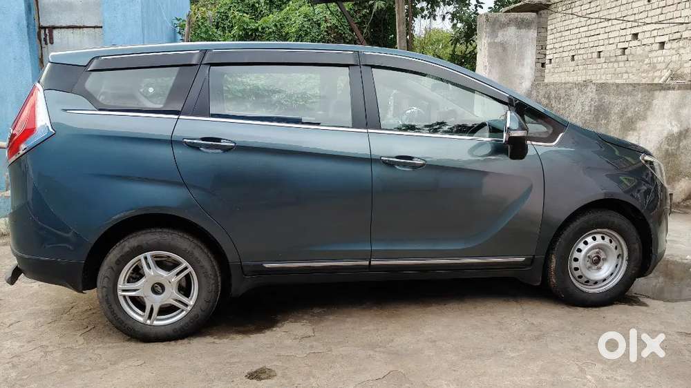 Mahindra Marazzo M6 7 Seater