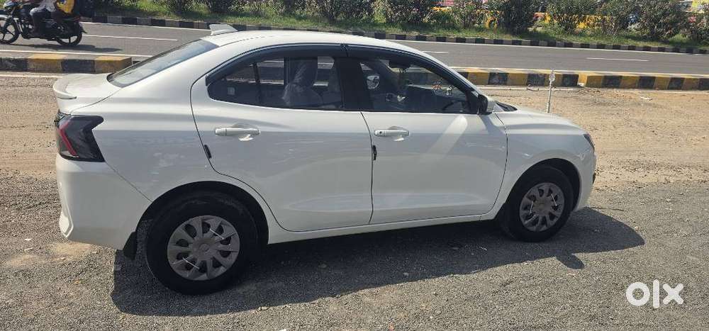 Maruti Suzuki Swift Dzire Vxi Optional, 2025, Cng & Hybrids
