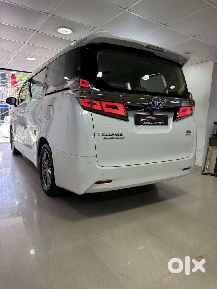 Toyota Vellfire 2.5 Executive Lounge, 2023, Petrol