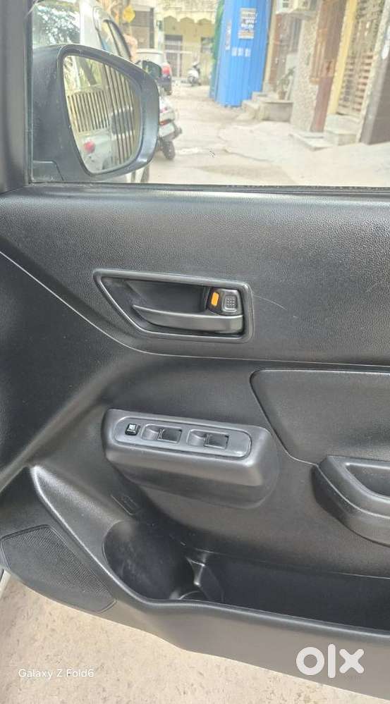 Maruti Suzuki Swift Lxi Optional-o, 2019, Petrol