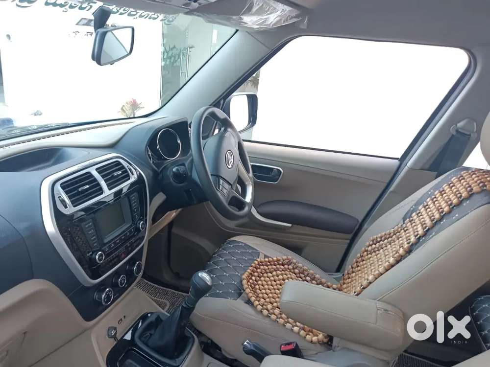 Mahindra Tuv 300 2017 Diesel 74000 Km Driven