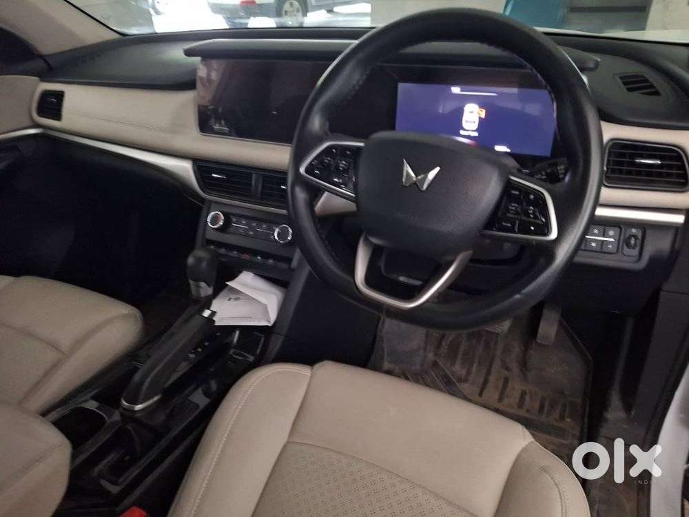 Mahindra Xuv700 2.0 Ax 5 Petrol At Str, 2021, Petrol