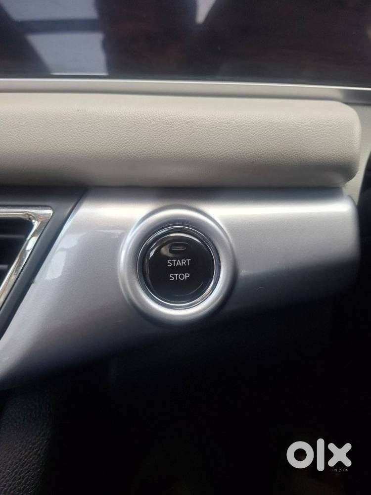 Mahindra Xuv700 2.0 Ax 7 Petrol At Str, 2025, Petrol