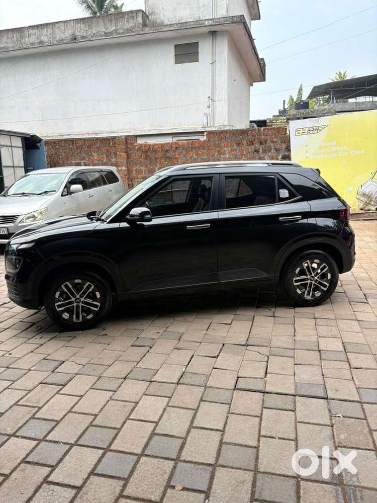Hyundai Venue 2022 Petrol Well Maintained