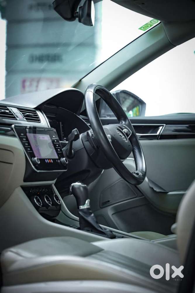 Skoda Superb 2.0 Tsi At L&k, 2023, Petrol