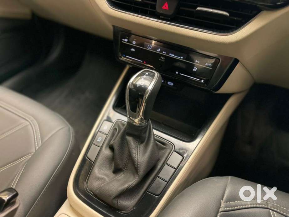 Skoda Slavia Ambition 1.0l Tsi At, 2022, Petrol