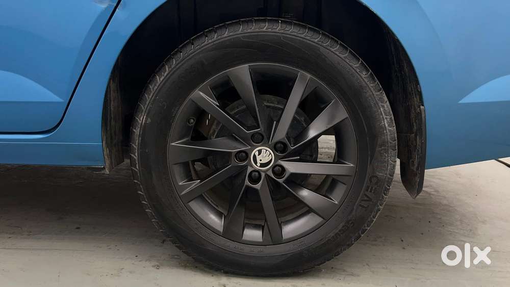 Skoda Slavia Ambition 1.0l Tsi At, 2022, Petrol