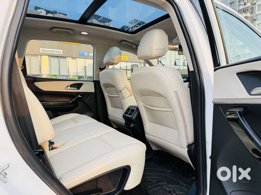 Mahindra Xuv700 2.2 Ax 7 Diesel At Luxury Pack Str Awd, 2025, Diesel