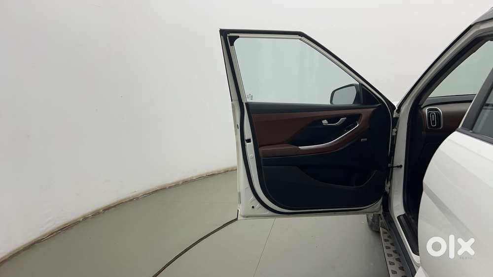 Hyundai Alcazar 2.0 Signature (o) Petrol At 6 Str Dual Tone, 2021, P..