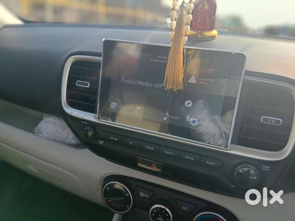 Hyundai Venue 2025 Petrol 6000 Km Driven