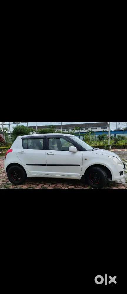 Maruti Suzuki Swift 2009 Petrol 60000 Km Driven
