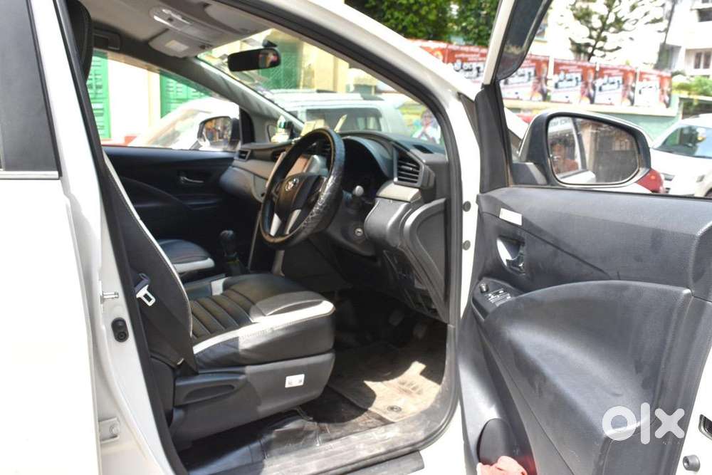 Crysta 2025 Gx 7 Seater  Driven 6000kms