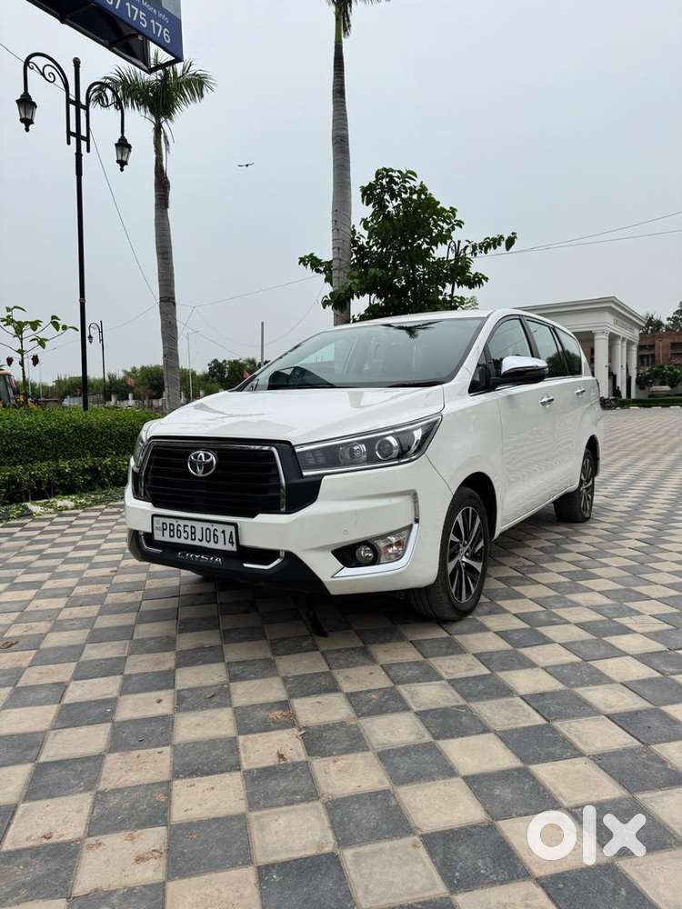 Toyota Innova Crysta 2024