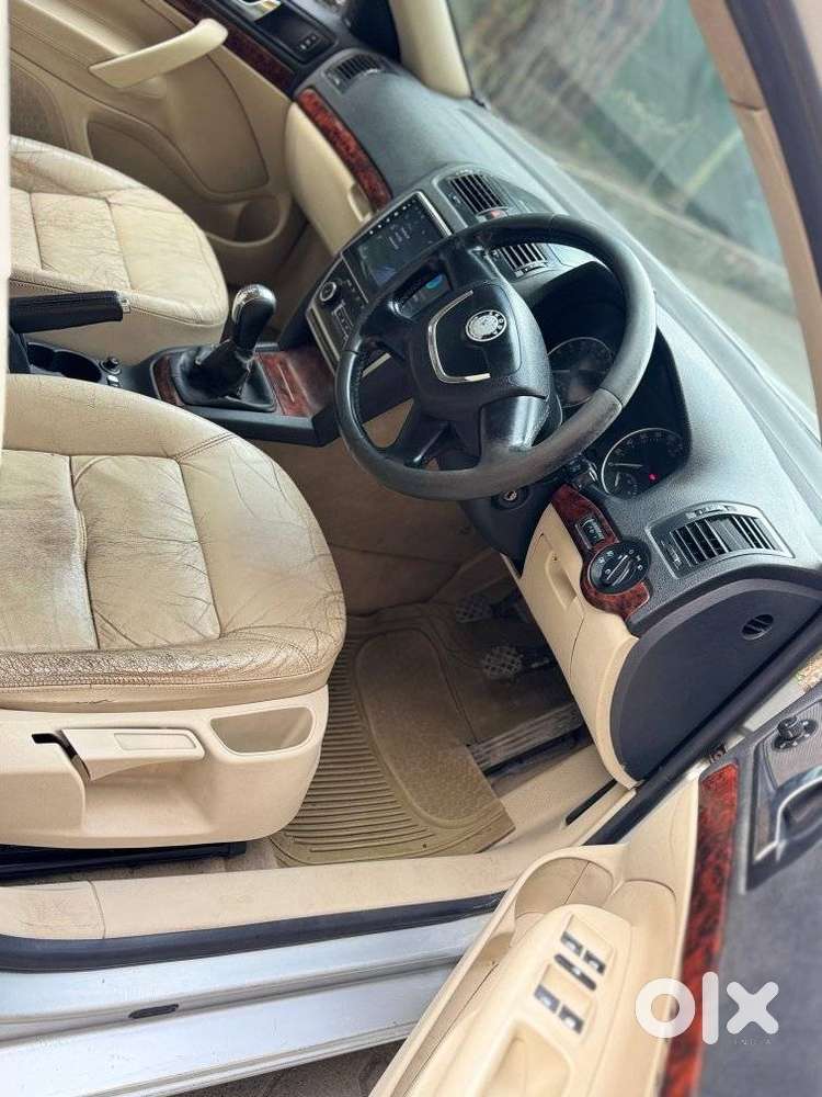 Skoda Laura Ambition 2.0 Tdi Cr Mt, 2011, Diesel