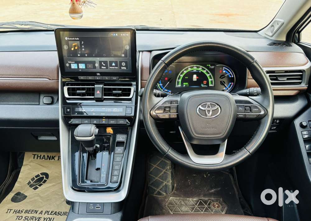 Toyota Innova Hycross