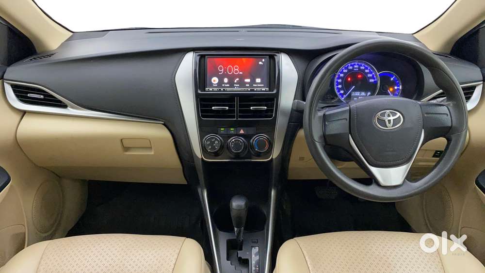 Toyota Yaris J Cvt, 2020, Petrol