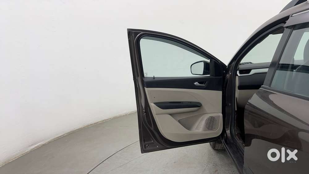 Renault Triber Rxz, 2023, Petrol