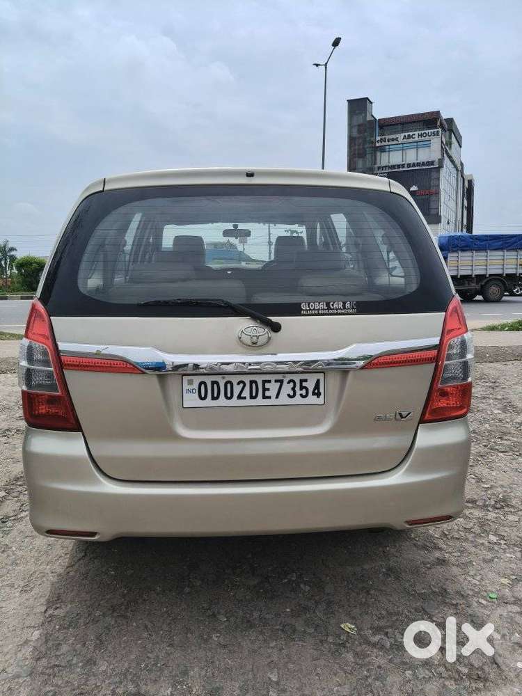 Toyota Innova 2.5 Vx (diesel) 8 Seater Bs Iv, 2014, Diesel