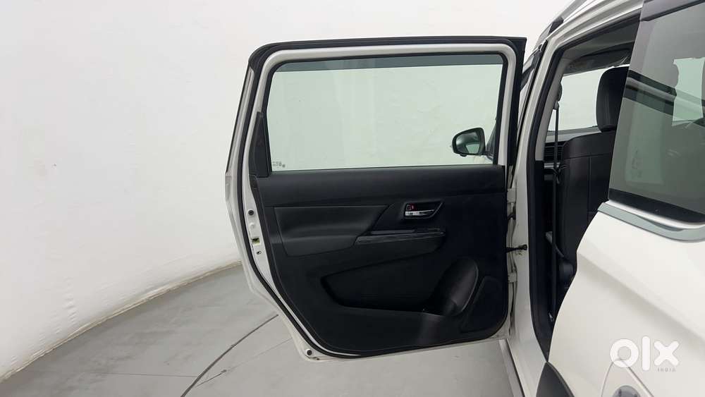 Maruti Suzuki Xl6 1.5 Alpha Plus At, 2022, Petrol