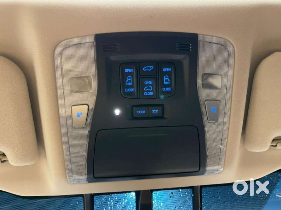 Toyota Vellfire 2.5 Hybrid, 2023, Petrol