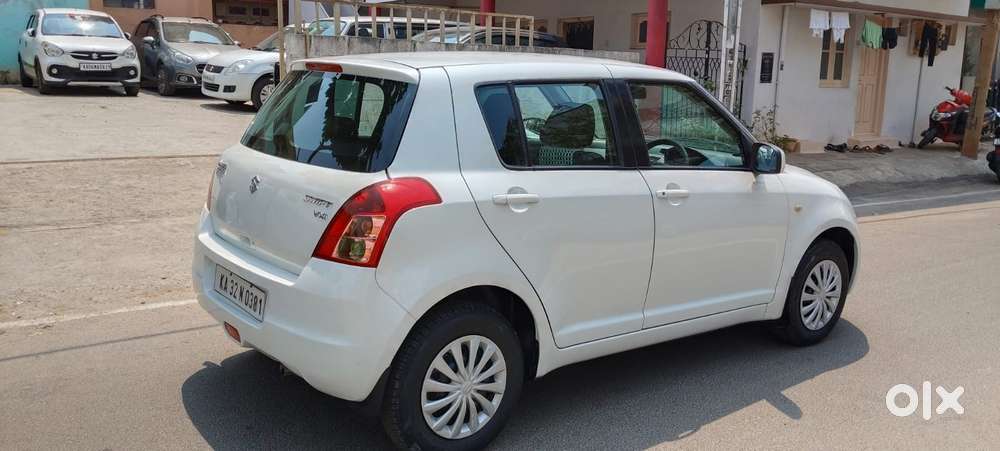 Maruti Suzuki Swift Vxi 1.2 Abs Bs-iv, 2011, Petrol