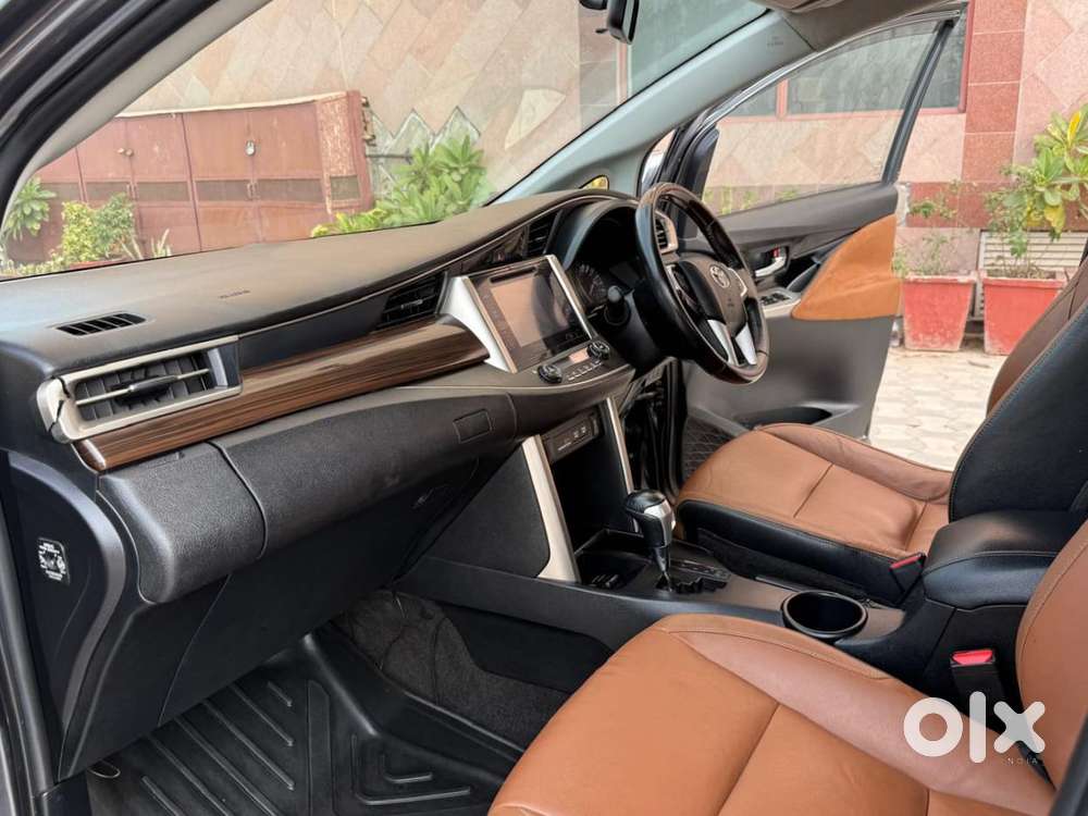 Toyota Innova Crysta 2.8z Automatic, 2016, Diesel