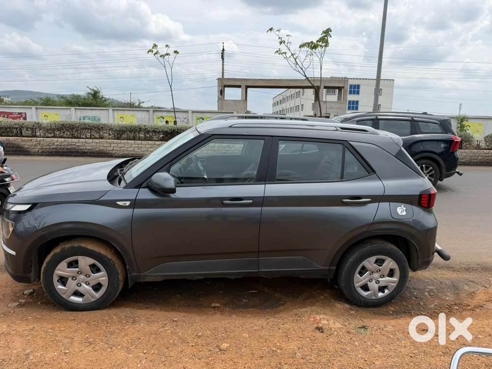 Hyundai Venue 2022 Petrol Well Maintained