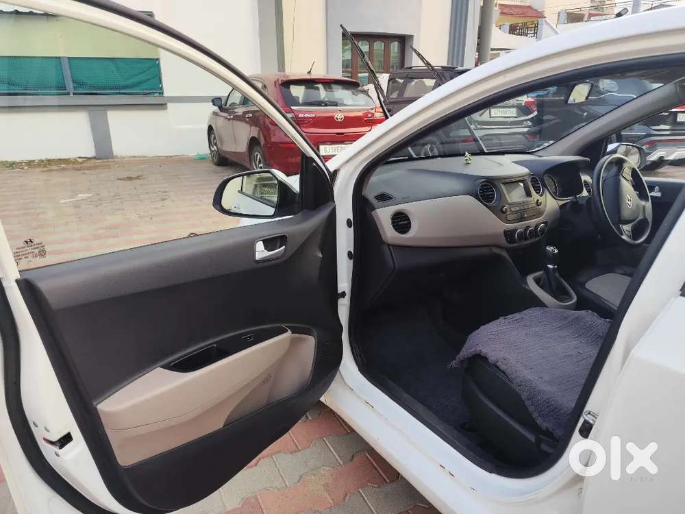 Hyundai Grand I10 2017 Petrol 26000 Km Driven