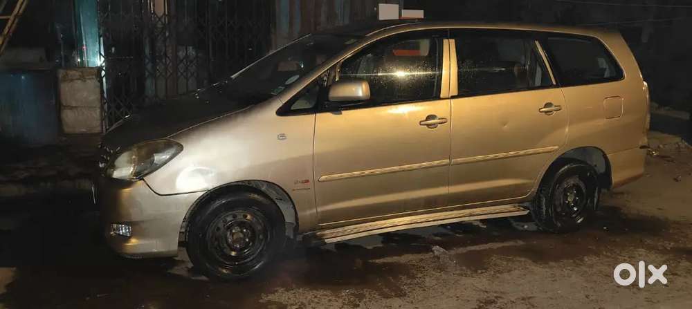 Toyota Innova G3 2011 8 Str