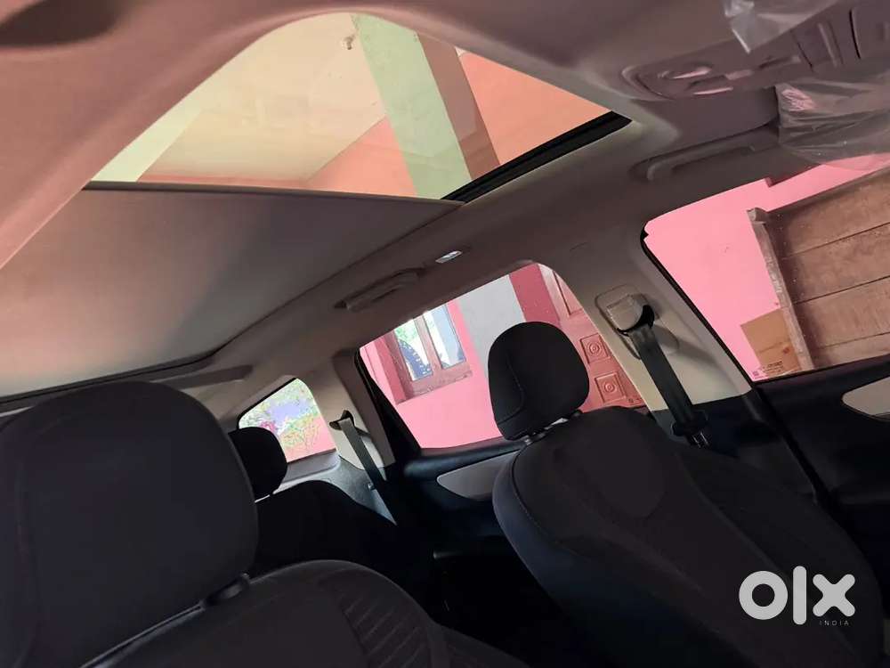 Mahindra Xuv700 2022 Diesel 14620 Km Driven