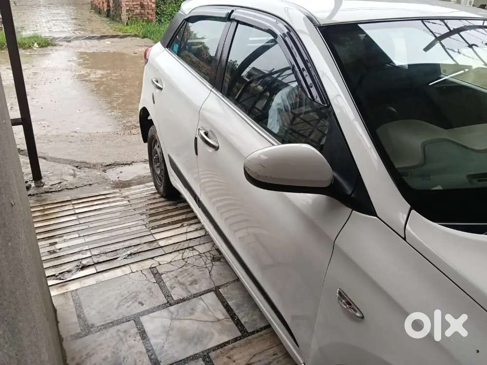 Hyundai I20 Crdi Manual 2015  Last Oct