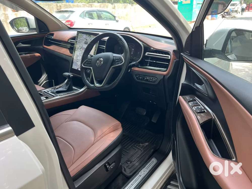 Mg Hector Plus Savvy Pro 1.5 Turbo Petrol Cvt 7 Str Dual Tone, 2023,..