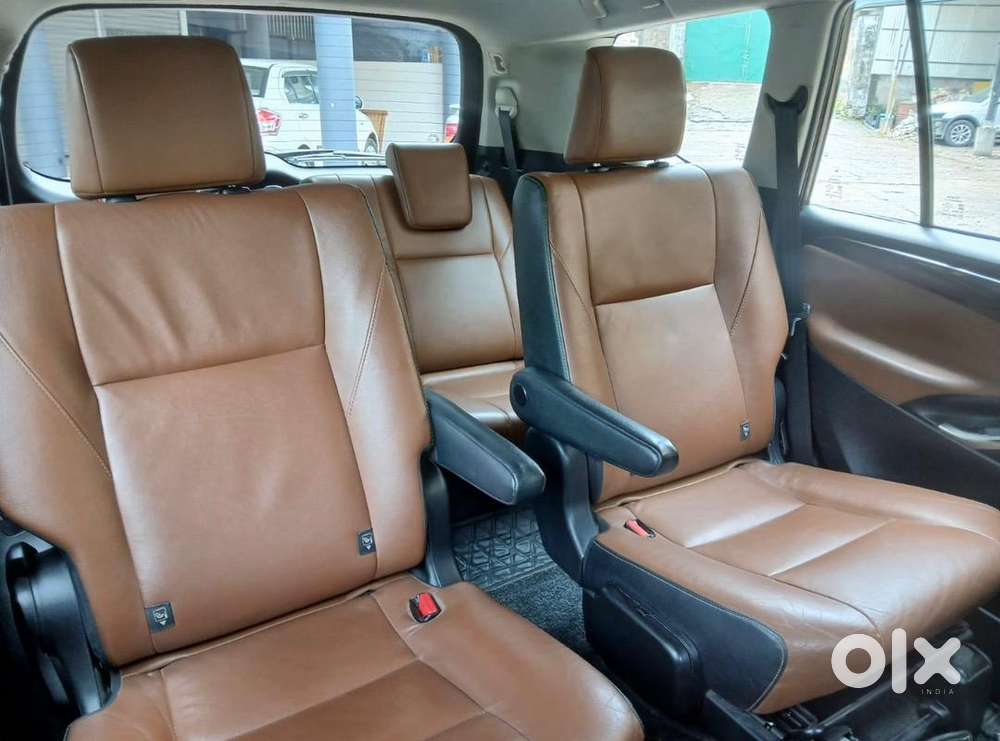 Crysta 2.8 Zx Diesel Automatic 2016