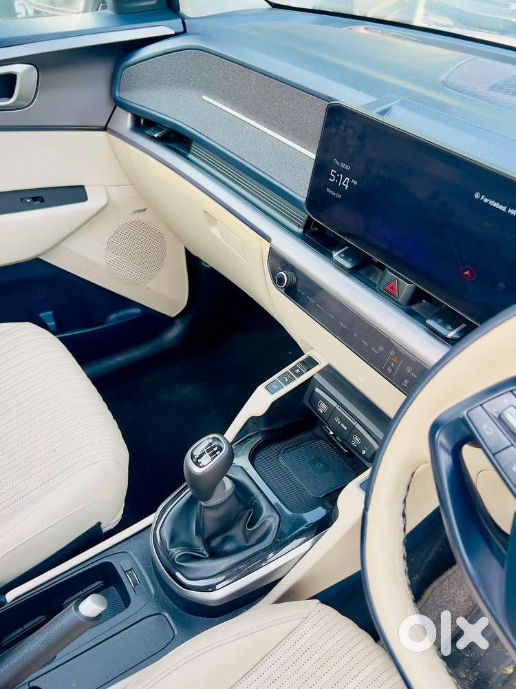 Kia Carens Clavis, 2025, Petrol