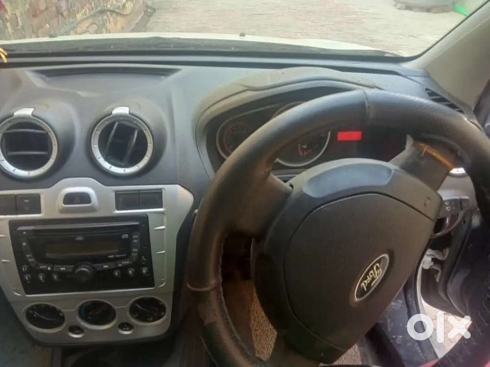 बिल्कुल Ok Car 4 टायर New Battry