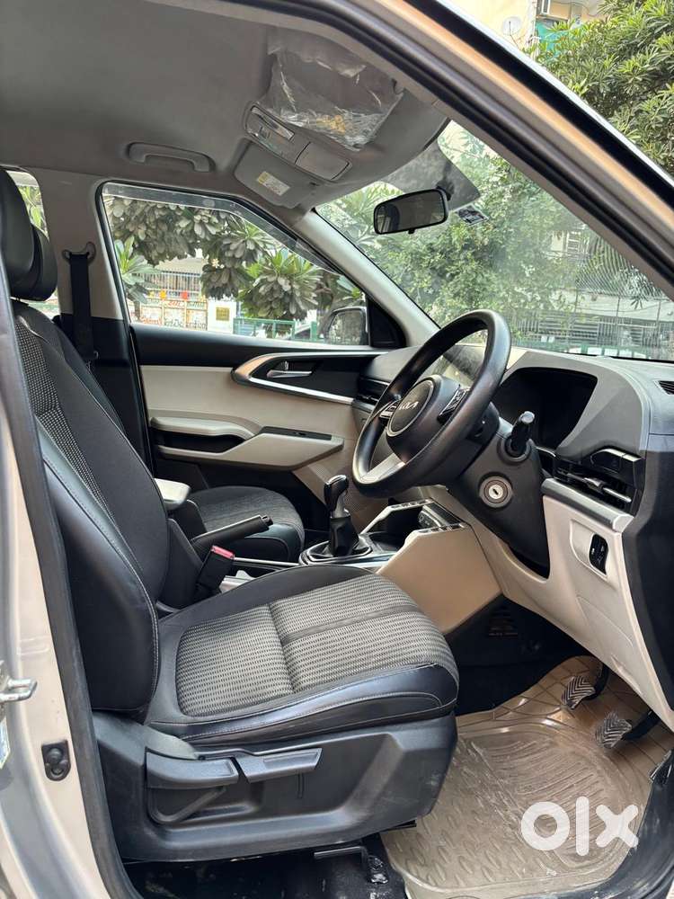 Kia Carens 1.4 Premium Turbo 7 Str, 2022, Petrol