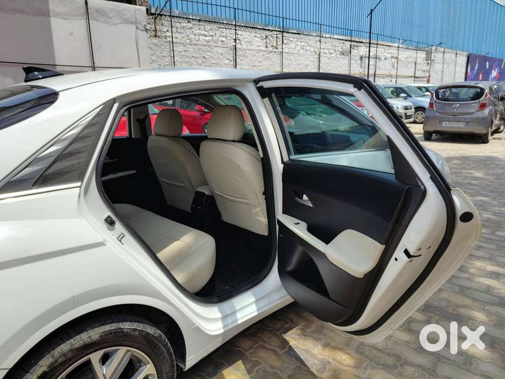 Hyundai Verna 1.5 Sx (o) Vtvt Ivt, 2023, Petrol