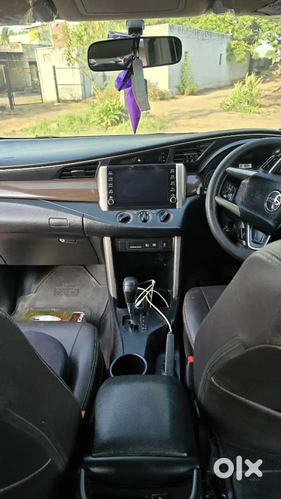 Toyota Innova Crysta 2022 Diesel 100000 Km Driven