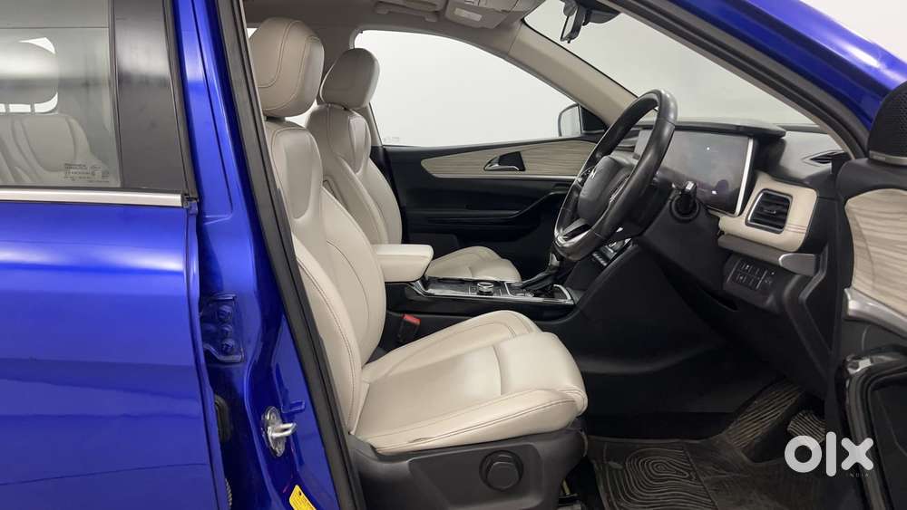Mahindra Xuv700 2.2 Ax 7 Diesel At Luxury Pack Str, 2021, Diesel