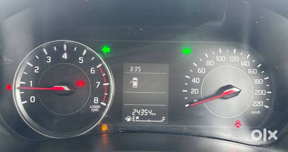 Maruti Suzuki Swift Vxi + Manual, 2024, Petrol