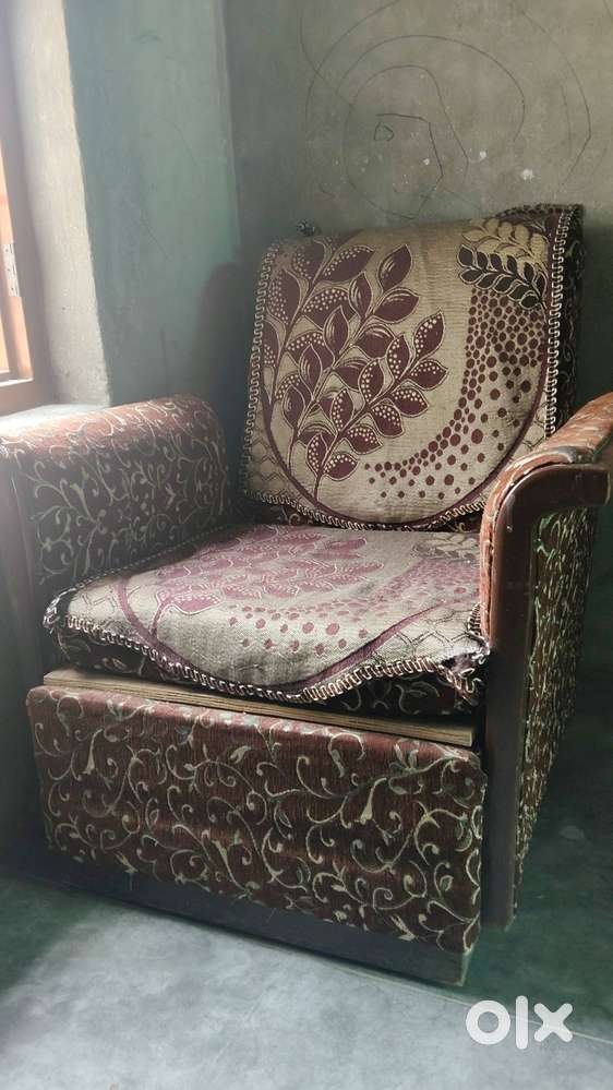 Sofa sale Krna hai price 4000r no