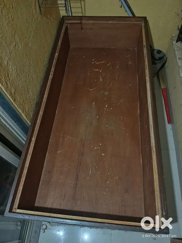 2 single wooden beds of same size