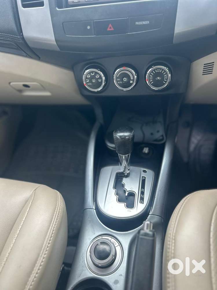Mitsubishi Outlander Petrol 2011
